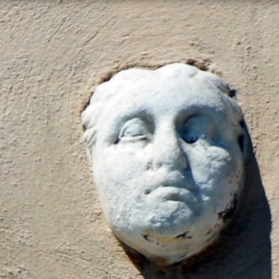 The terrible story of the small marble head in Piazza Navona