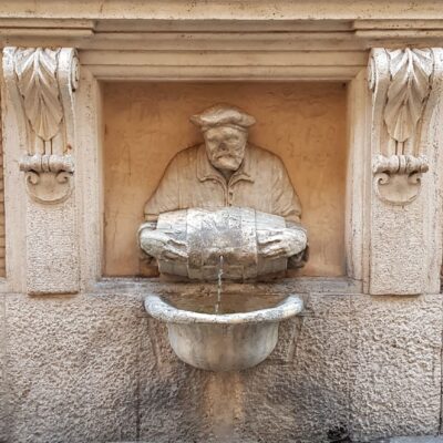 Who is the little man sculpted in the “porter’s fountain”?