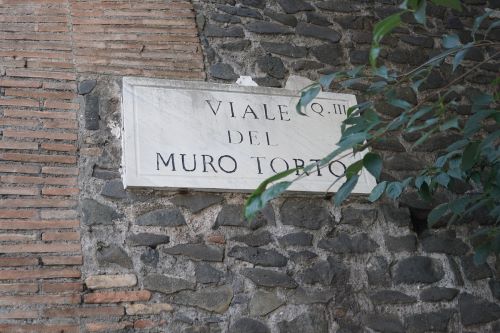 Muro Torto - Twisted Wall in Rome